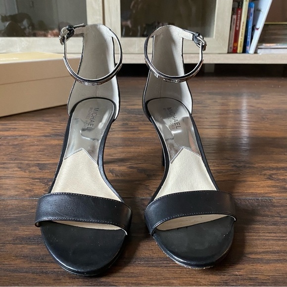 Michael Kors Womens Kristen Mid Ankle Strap Heels - Picture 2 of 11